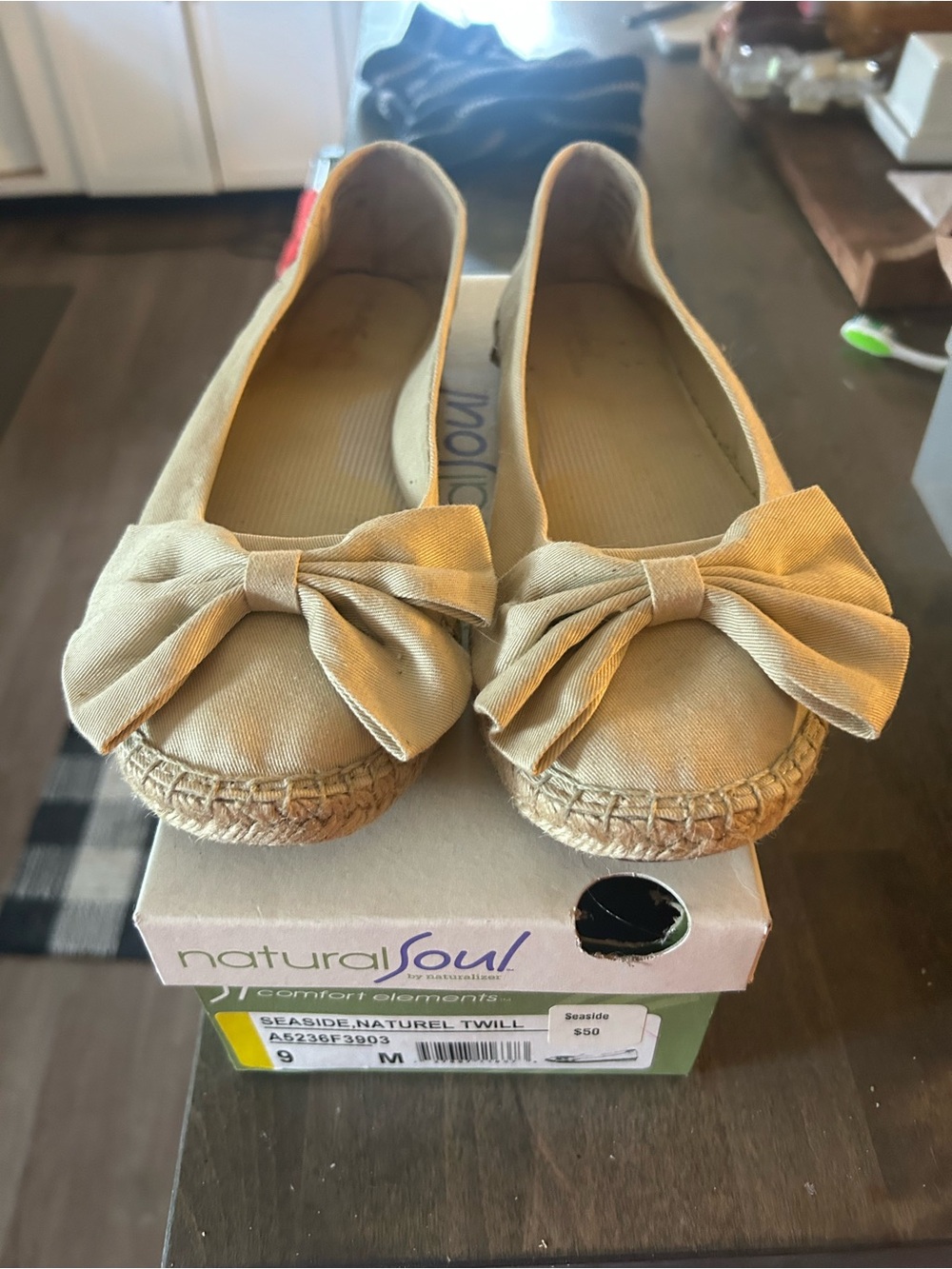 Women’s Naturalizer Beige Bow Espadrille Flats Size 9